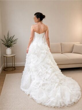 Strapless Fiore Couture Everest Wedding Gown | Unworn Bridal Sample | Size 10 ✨
